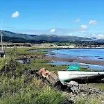 Quirky Bohemian District Miners Cottage- 6 Bd