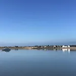 Quirky Bohemian District Miners Cottage- 6 Bd * 米勒姆