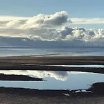 度假居 Quirky Bohemian District Miners Cottage- 6 Bd 米勒姆