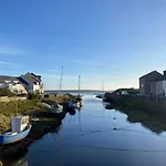 Quirky Bohemian District Miners Cottage- 6 Bd 米勒姆