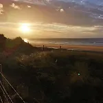 Quirky Bohemian District Miners Cottage- 6 Bd 度假居 米勒姆