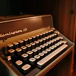 Quirky Bohemian District Miners Cottage- 6 Bd * 米勒姆