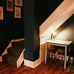 Quirky Bohemian District Miners Cottage- 6 Bd 度假居 米勒姆