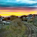 度假居 Quirky Bohemian District Miners Cottage- 6 Bd *