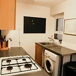 Quirky Bohemian District Miners Cottage- 6 Bd