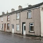 Quirky Bohemian District Miners Cottage- 6 Bd * Millom