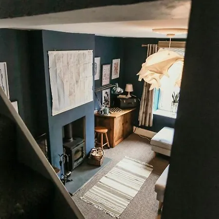Quirky Bohemian District Miners Cottage- 6 Bd Holiday home Millom
