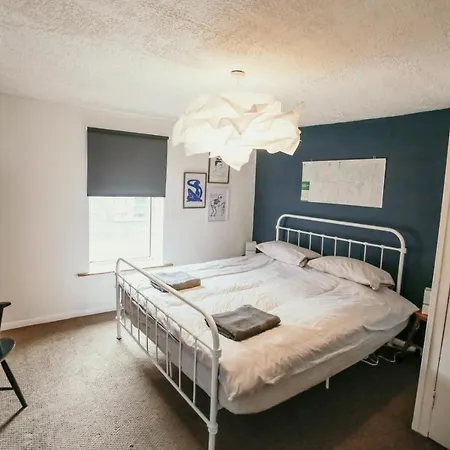 Quirky Bohemian District Miners Cottage- 6 Bd Holiday home *