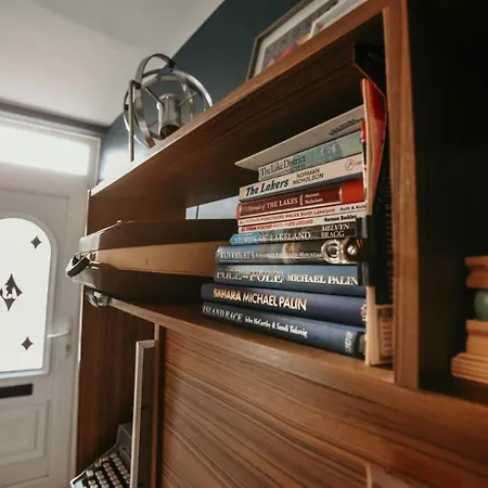 Quirky Bohemian District Miners Cottage- 6 Bd Millom