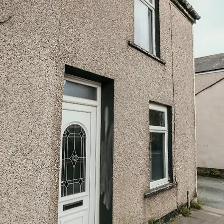Quirky Bohemian District Miners Cottage- 6 Bd Holiday home *