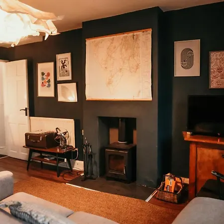 Quirky Bohemian District Miners Cottage- 6 Bd 度假居