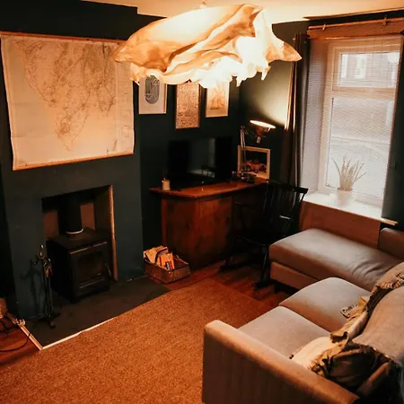 Quirky Bohemian District Miners Cottage- 6 Bd *