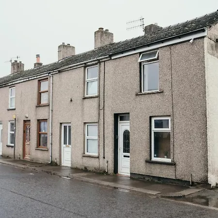 Quirky Bohemian District Miners Cottage- 6 Bd * Millom